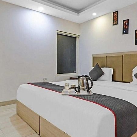 Super Hotel O Mahal Нью-Дели Экстерьер фото