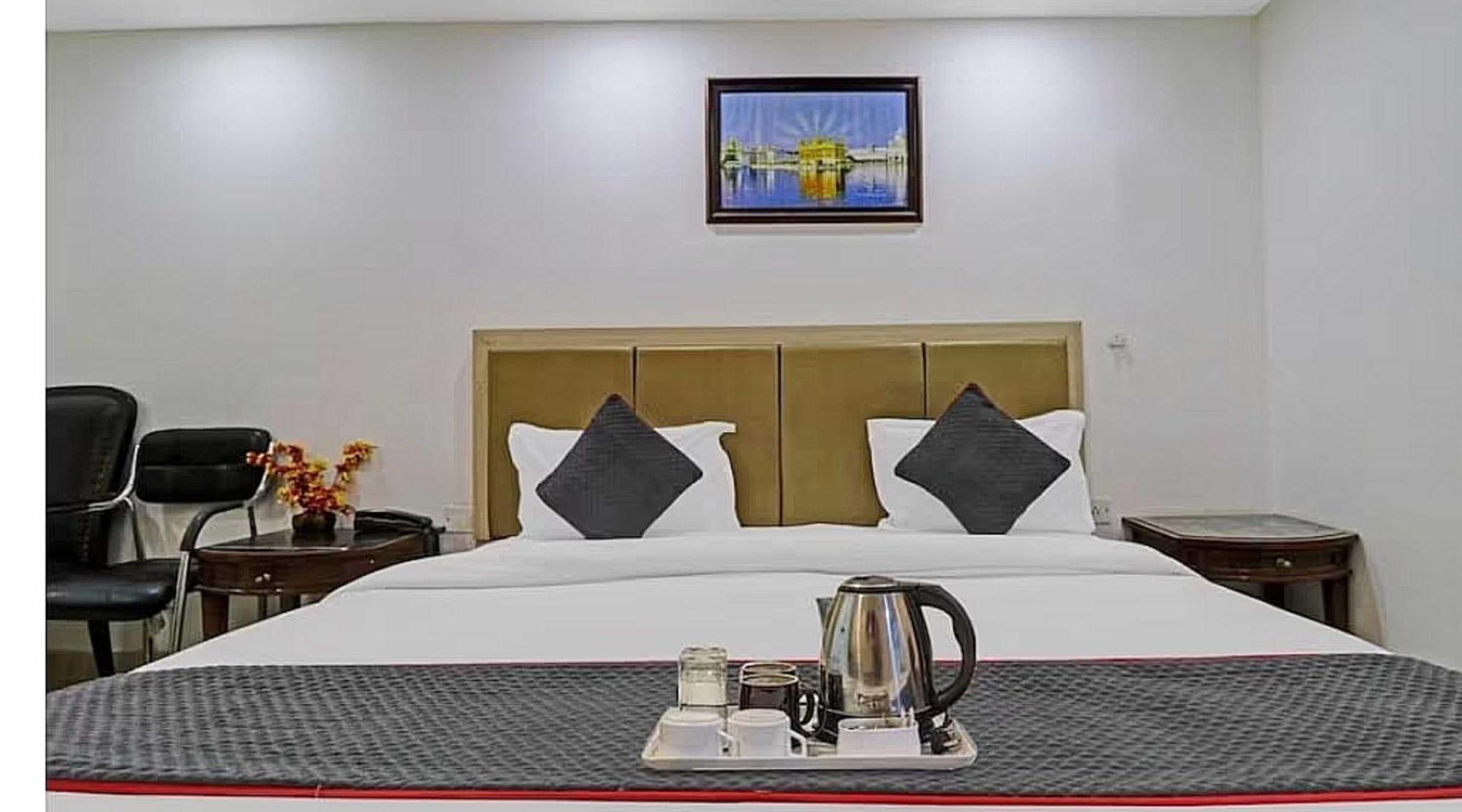 Super Hotel O Mahal Нью-Дели Экстерьер фото