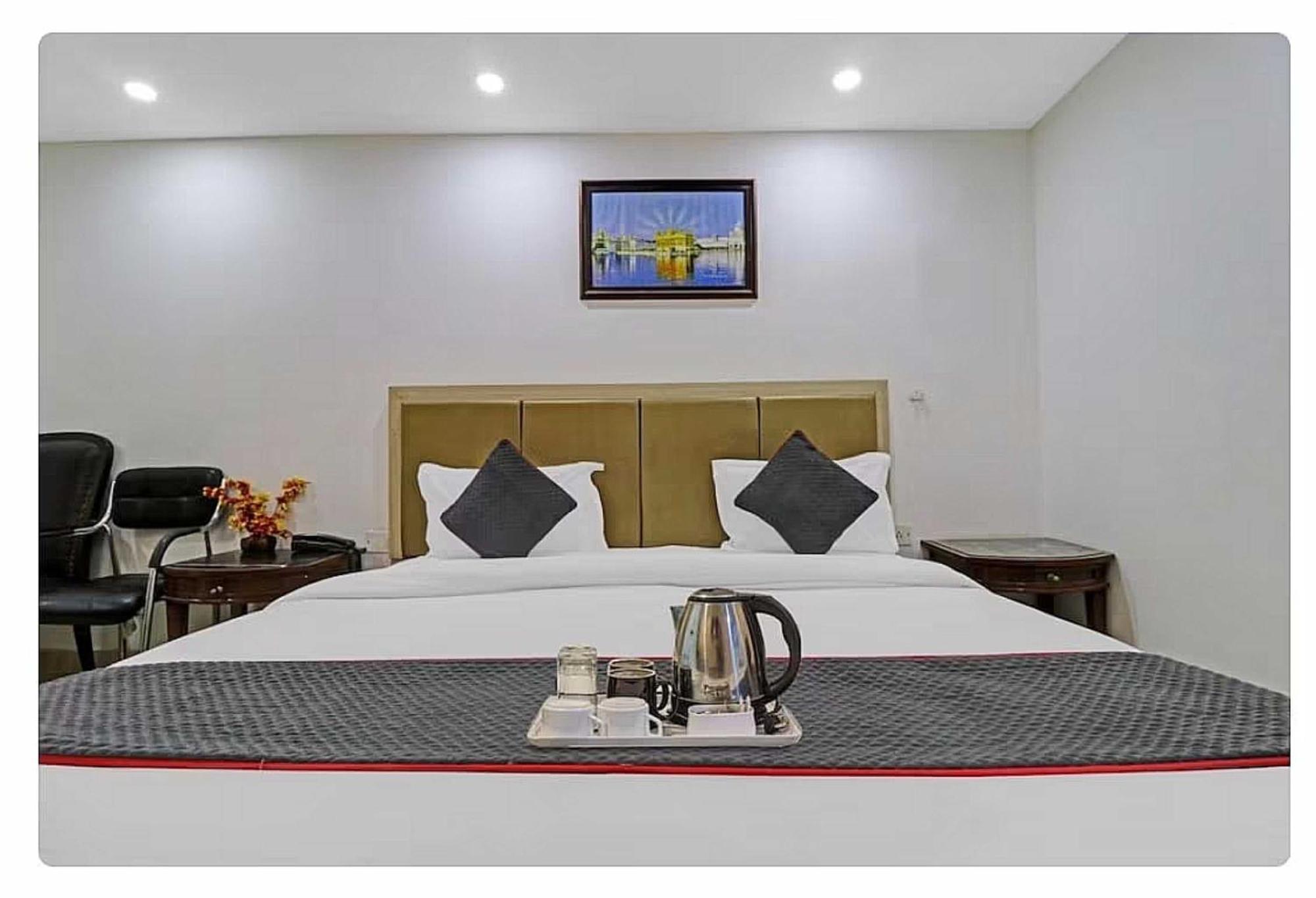 Super Hotel O Mahal Нью-Дели Экстерьер фото