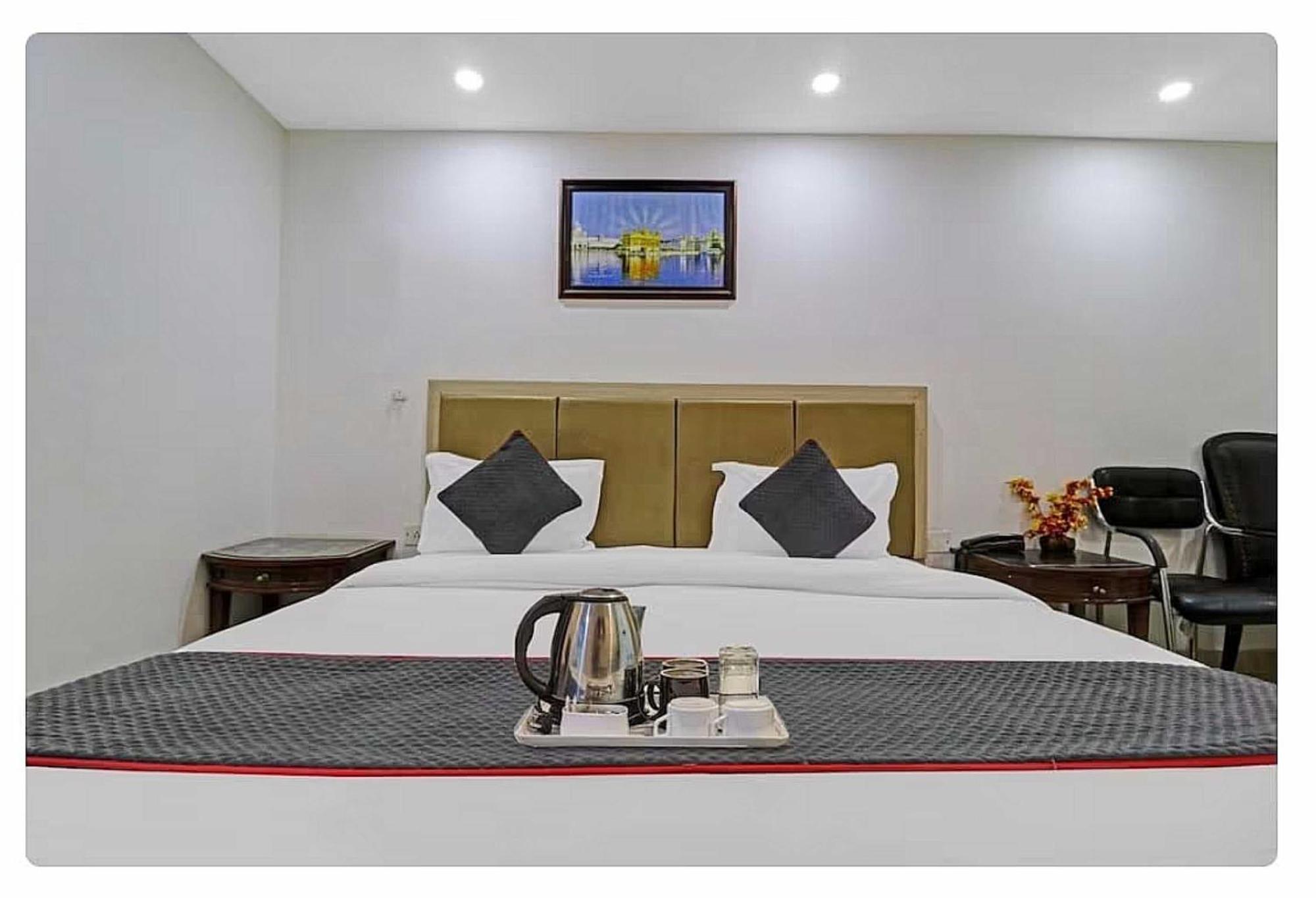 Super Hotel O Mahal Нью-Дели Экстерьер фото