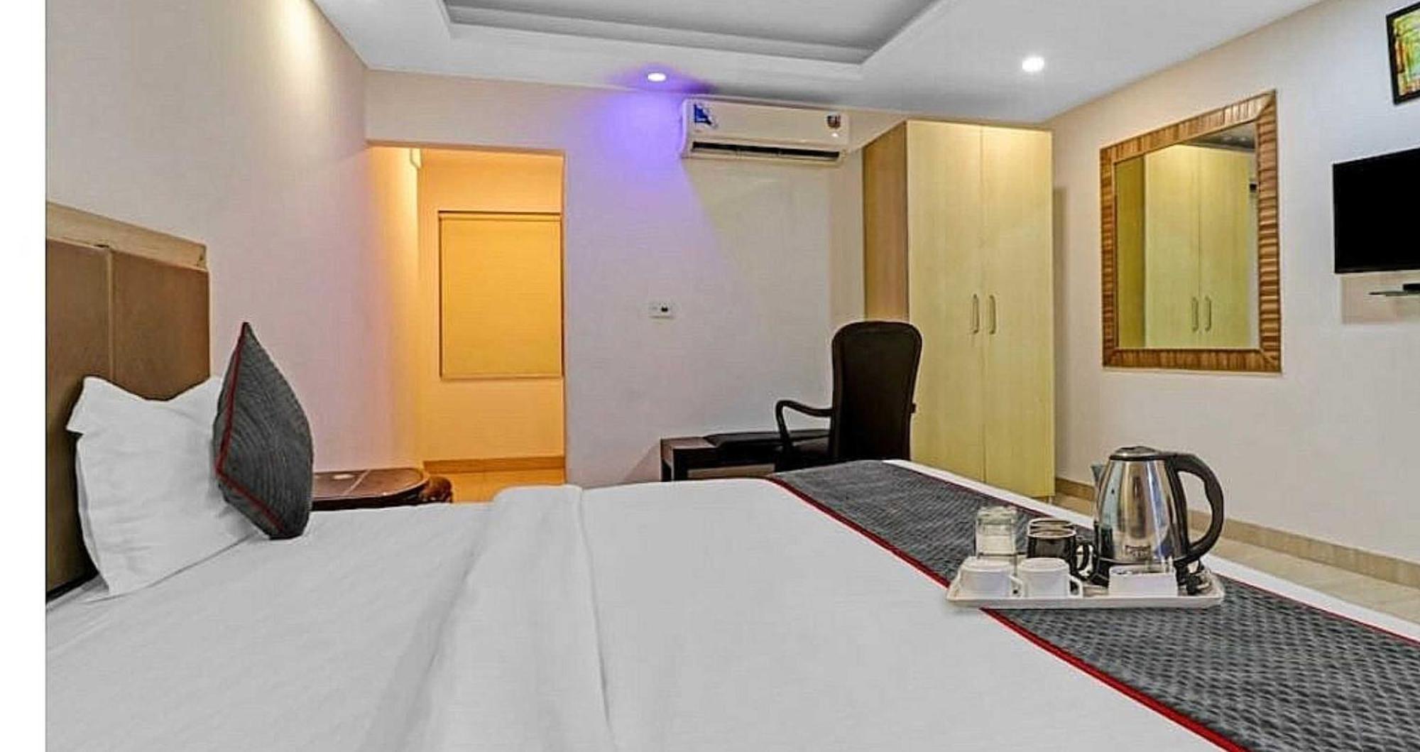 Super Hotel O Mahal Нью-Дели Экстерьер фото