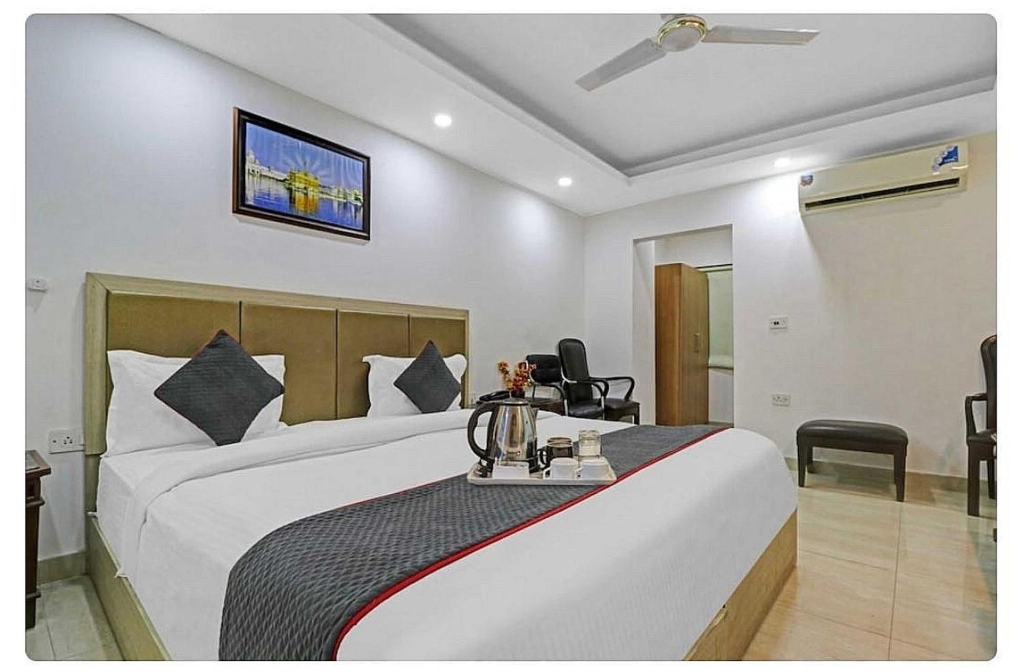 Super Hotel O Mahal Нью-Дели Экстерьер фото