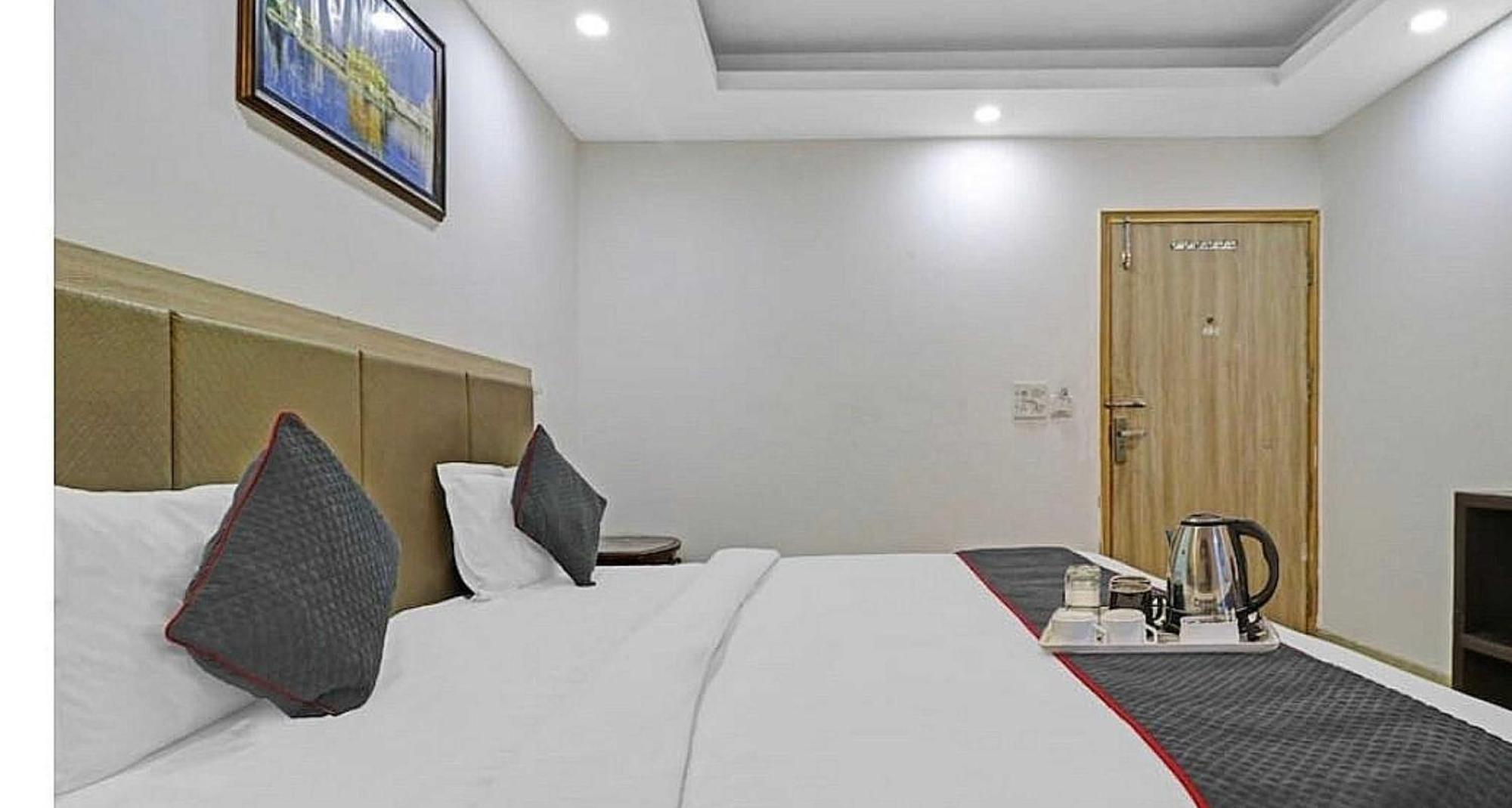 Super Hotel O Mahal Нью-Дели Экстерьер фото