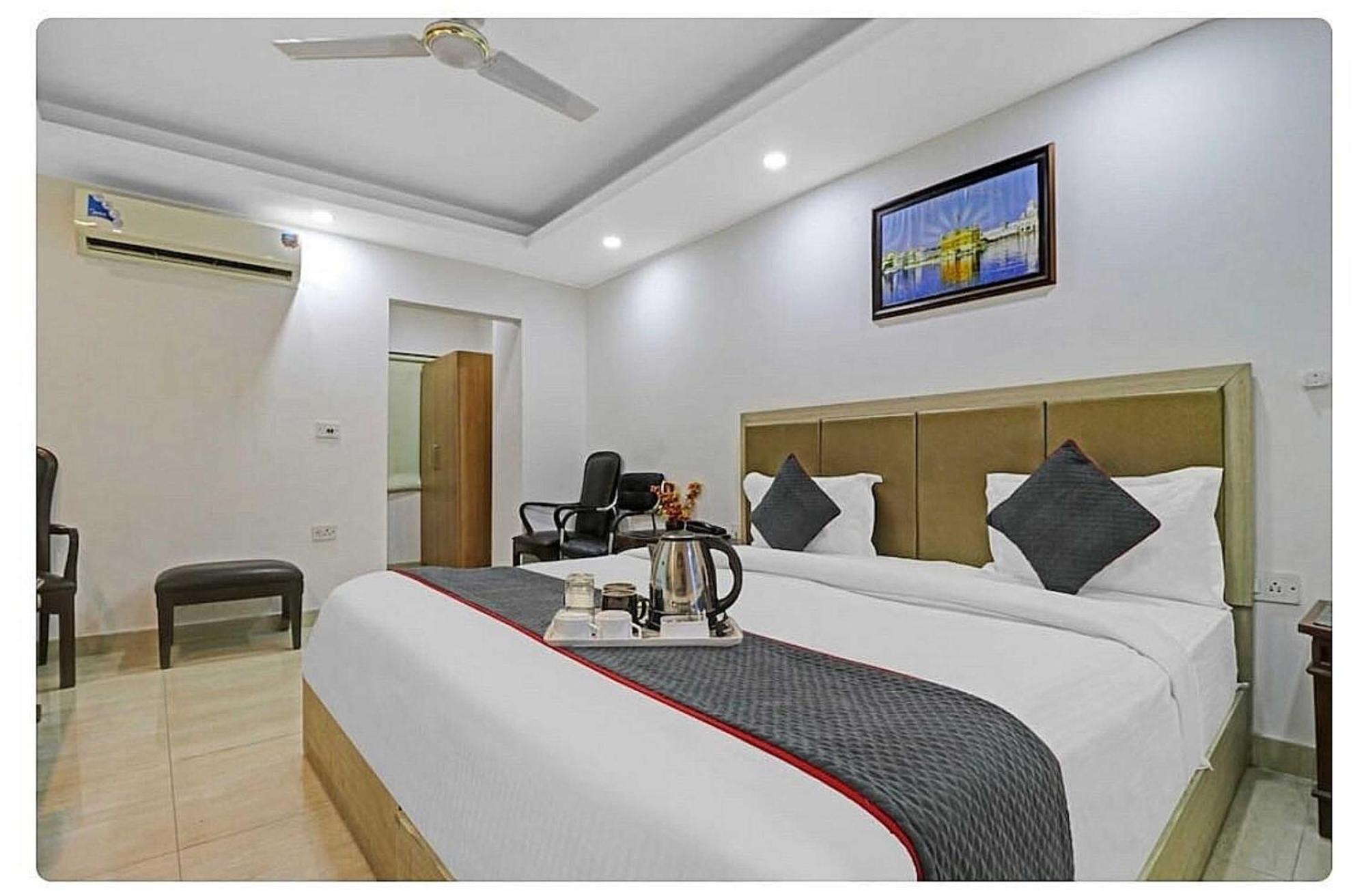 Super Hotel O Mahal Нью-Дели Экстерьер фото